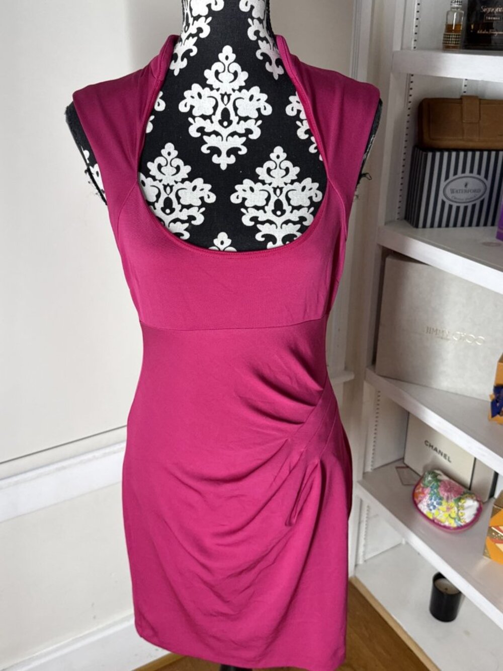 Cache Fuchsia Pink Above knee lined Dress Size 4 Stretchy sexy Ruched waist